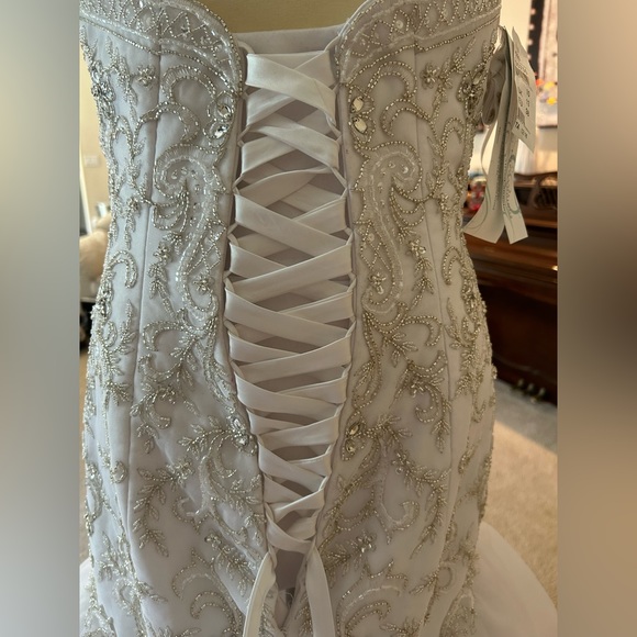 Brand new with tags Alfred Angelo Disney Collection Ariel. Style #249. - Picture 6 of 8